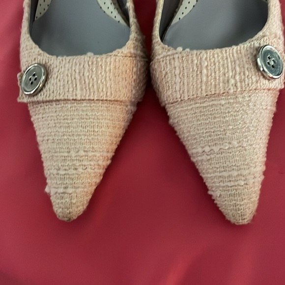 Baby pink sling back heels with pointed toes - Picture 3 of 9